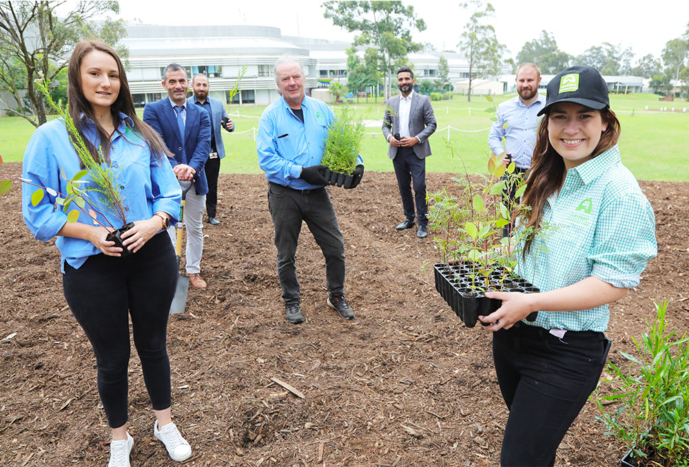 More than 4500 trees and shrubs will be planted on the grounds of Mount Druitt Hospital, creating a greener footprint, cooler environment, and enhance the wildlife habitat.This new wooded, leafy area is part of the Creating Canopies in Greater Sydney tree-planting project between Mount Druitt Hospital, Greater Sydney Landcare Network, Landcare NSW and the Department of Planning, Industry and Environment.